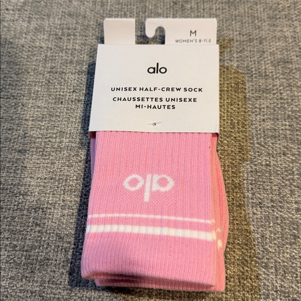 NWT. ALO Yoga Sweet Pink Half-Crew Throwback Socks Size Medium
